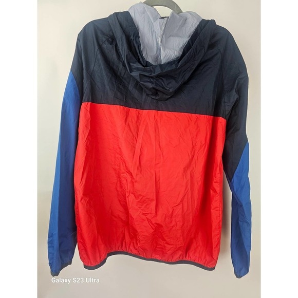 Men's sz M, Windbreaker, FCB, Dual b pockets with hood, excellent condition - Picture 3 of 4